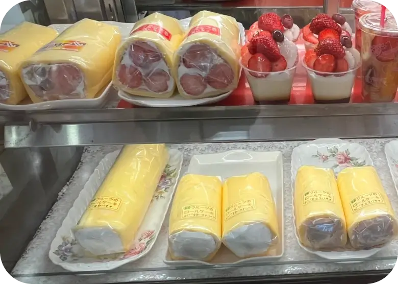 果物たっぷりロールケーキ